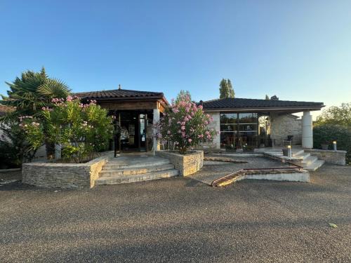 Saint-Pierre-Lafeuille Hotel | Logis Hotel La Bergerie Hôtel 3 étoiles Restaurant savoureux