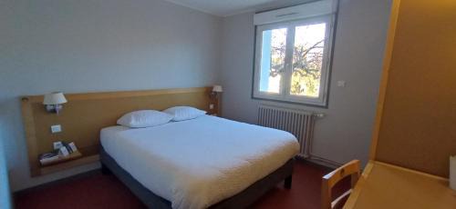 Yssingeaux Hotel | Logis Hotel Restaurant Le Cygne