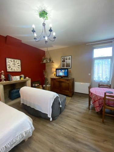 Bourbon-l'Archambault Apartment | Logis les Roses - Studio 2 personnes
