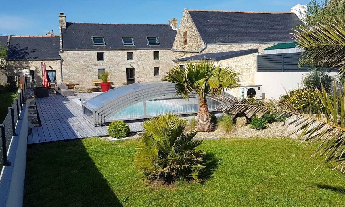 Poulgoazec House | Longère Avec Piscine Privée Pour 10 Personnes