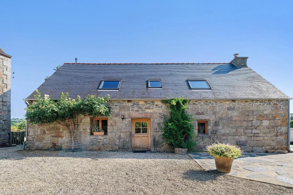 Plouguernevel House | Longère Colpernou