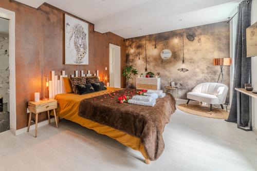 Montbrison Apartment | LOVE ROOM - Amour Chic et Intime