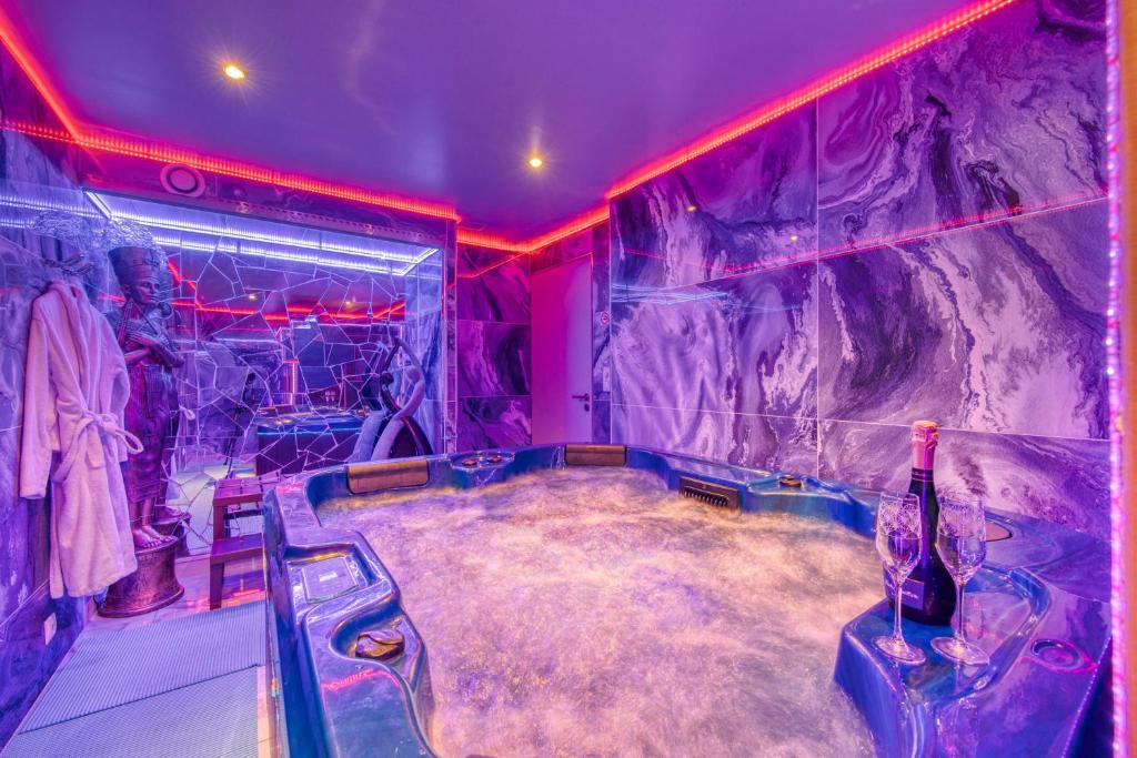Quartier Capuche-Allies Apartment | Love Room Attitude