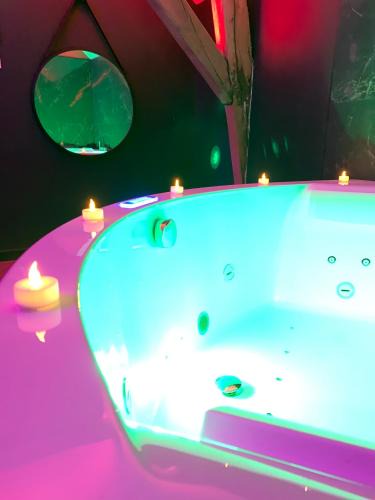 Bonnetable Apartment | Love room avec jacuzzi privé