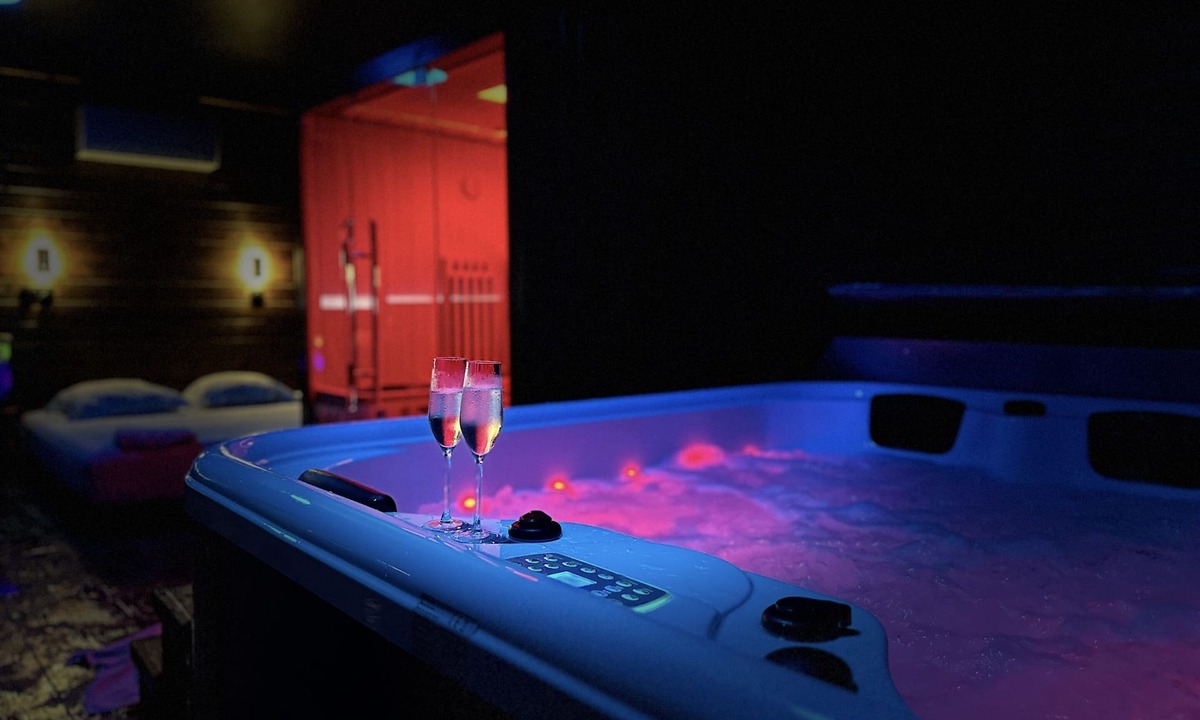Moyen-Vernet Apartment | Love Room & Spa Privatif-Suite-Romantic-Whirlpool bath-No view