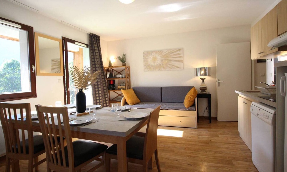 Bagneres-de-Luchon Apartment | Luchon – Cozy 2-BR Apt w/Balcony, Parking, Lift, and Modern Amenities