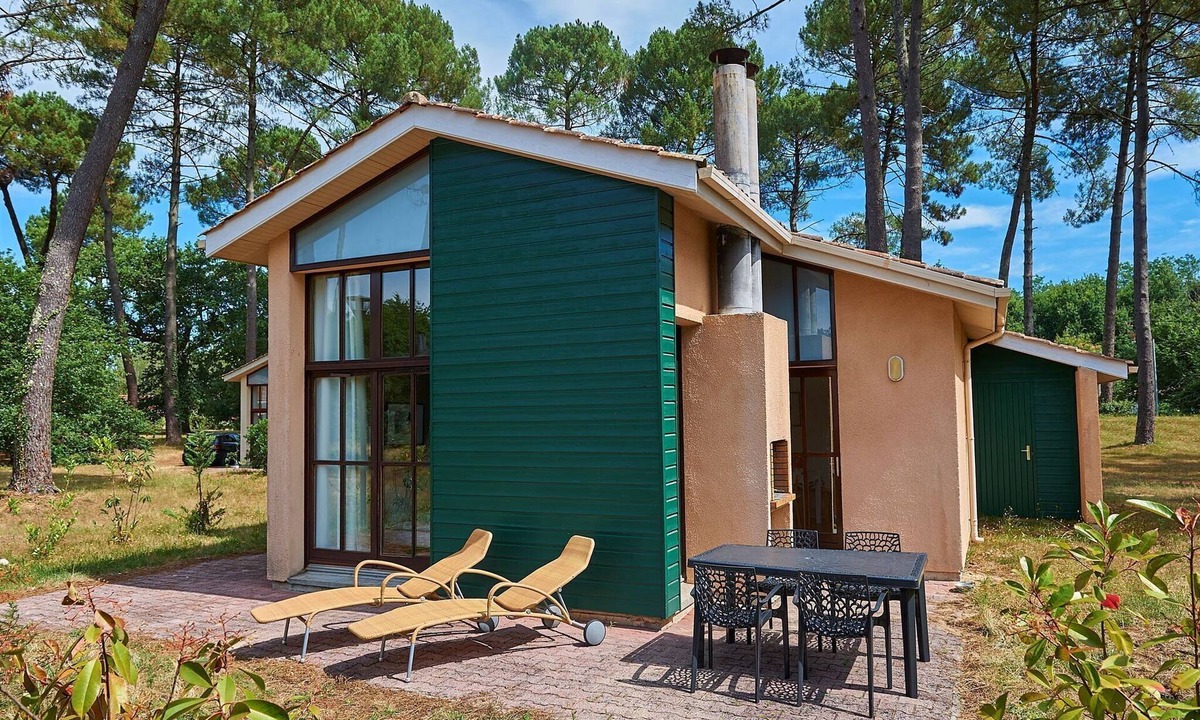 Salles Villa | Lush villa in a nature reserve with a castle