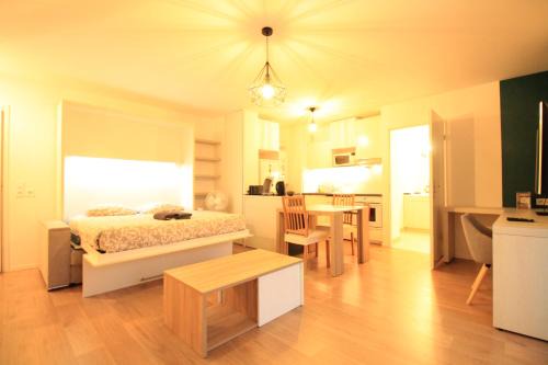 Arpajon Apartment | Luxe Neuf - 8mn pied RER C-Paris-Eiffel Tower, Parking Rue Gratuit, Balcon Privé, Matelas Bultex 160x200, Ascenseur, Hôpital d'Arpajon