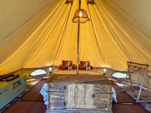 Saint-Sulpice-d'Excideuil Other | Luxe tent met goed bed, prive sanitair en laadpaal