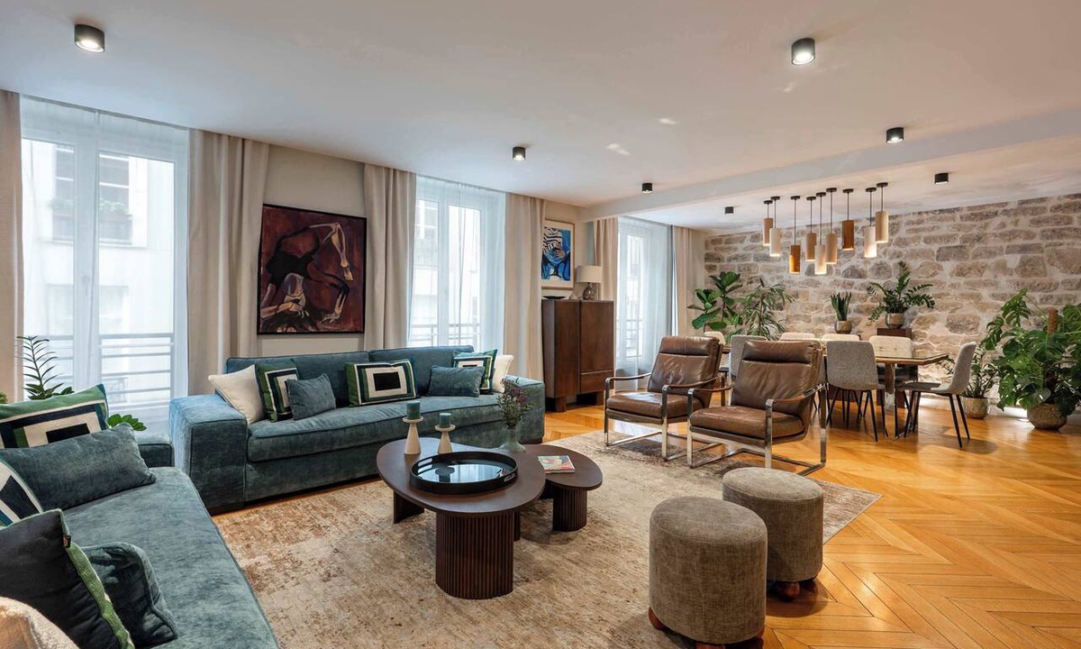 10th Arrondissement Apartment | Luxury Apt – Le Marais – AC – 5-stars Comfort