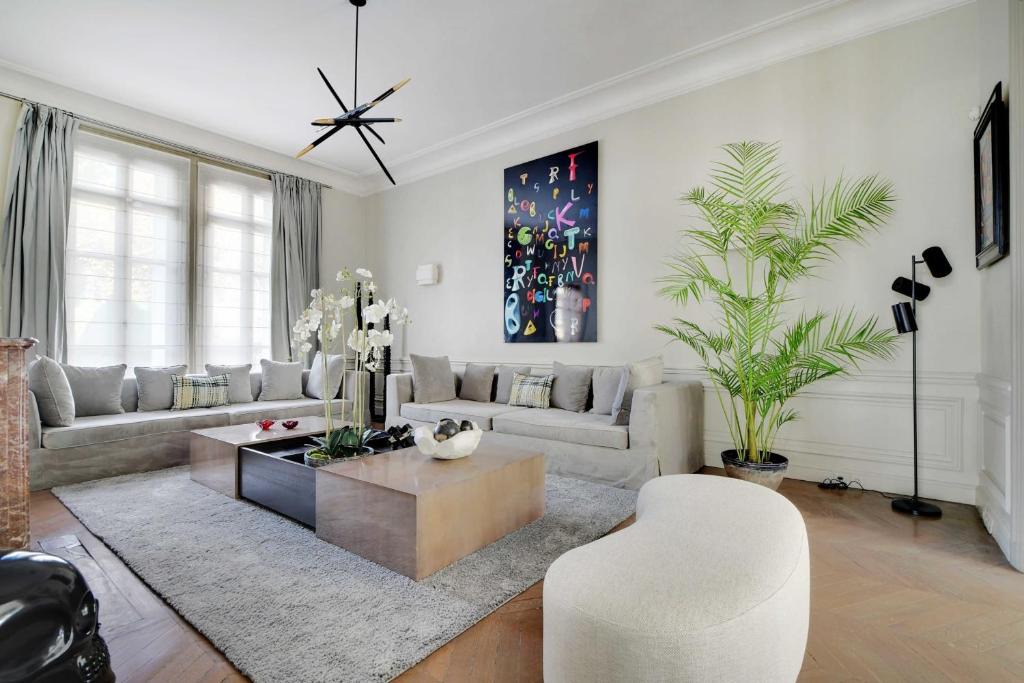 Neuilly-sur-Seine House | Luxury Mansion with Garden in Heart of Neuilly