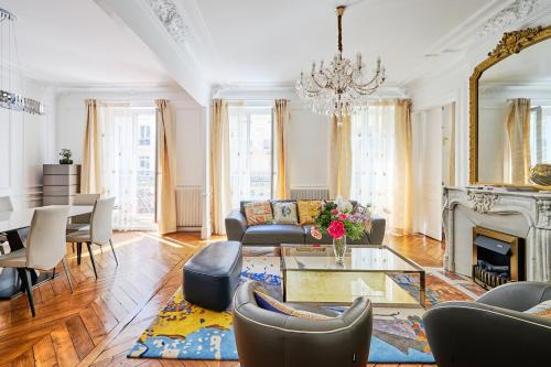 Latin Apartment | Luxury Royal Suite, 118 square meters, notre dame, 3 bedrooms