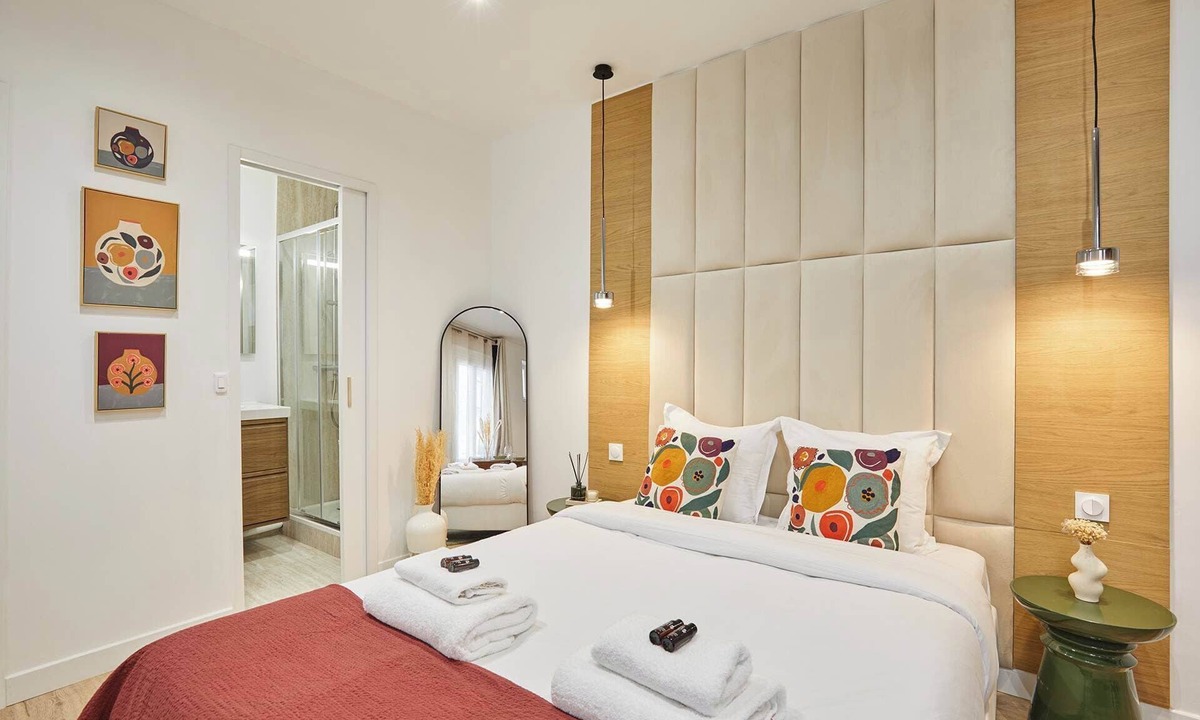 Saint-Fargeau Apartment | Luxury Suite in the Center of Paris