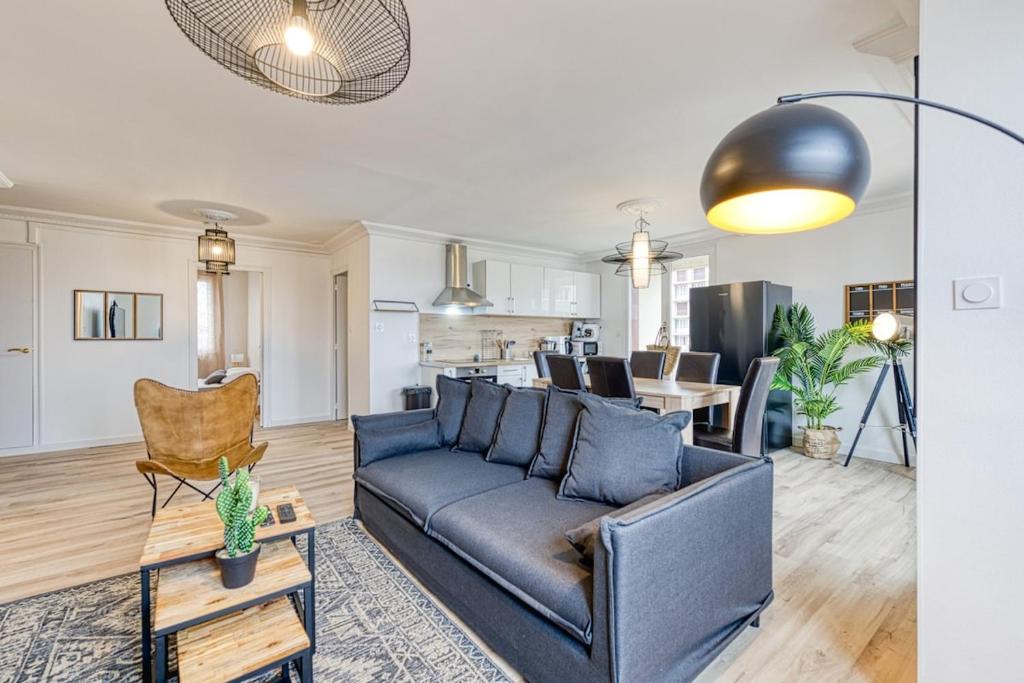 Secteur 3 Apartment | Magnificent apartment, 4 bedrooms, fiber wifi
