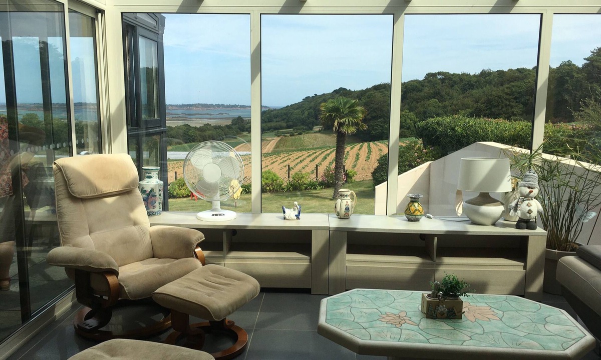 Ploubazlanec House | Magnificent gîte with sea view, heated indoor pool facing Brehat Island