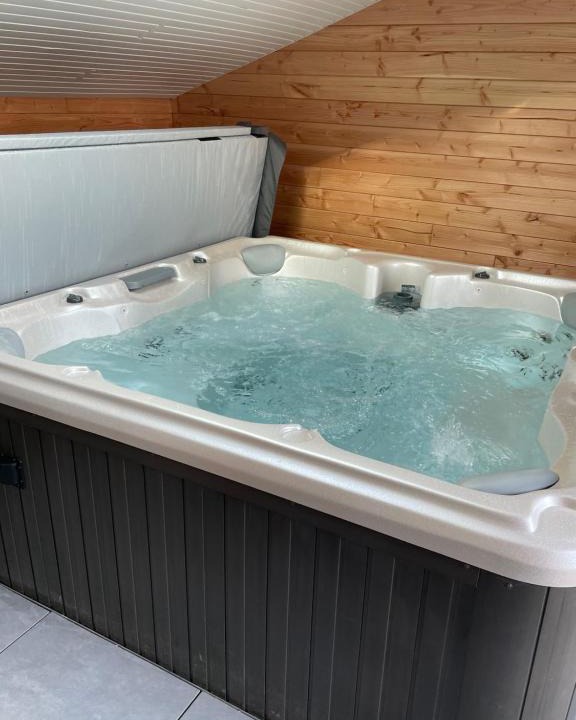 Hillion Villa | Magnifique corps de ferme rénové avec Jacuzzi