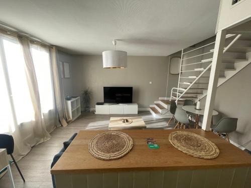 Secteur 3 Apartment | magnifique Duplex avec 2 chambres et parking gratuit