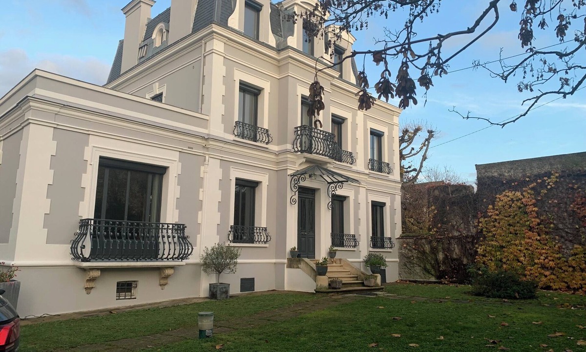 Chatou House | Magnifique Maison Ancienne , Piscine , Joli Jardin Spacieux . 5mn du RER À