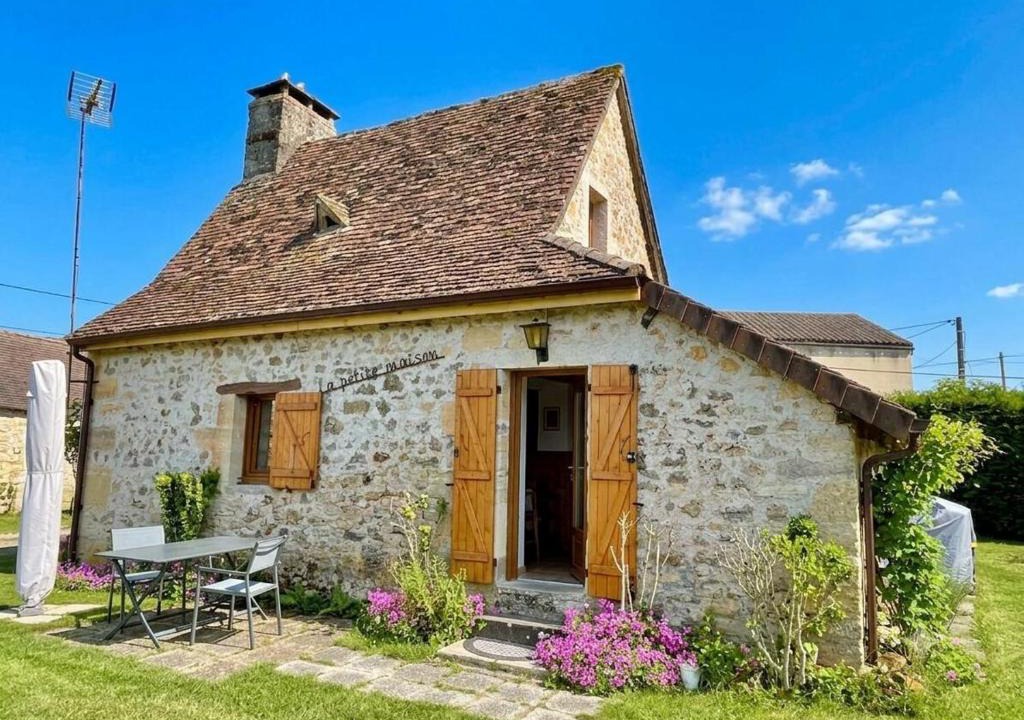 Hautefort House | Maison à Hautefort avec clim, vélos gratuits, animaux admis - FR-1-616-164