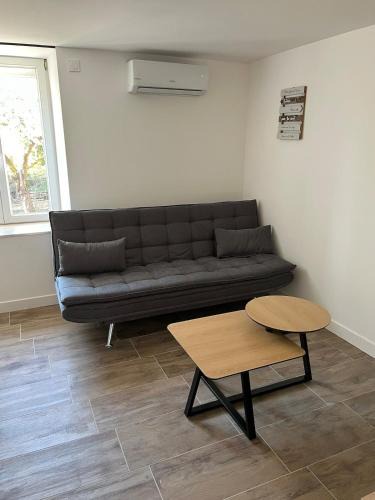 Montceau-les-Mines House | Maison 2 chambres, climatisée avec cour privative