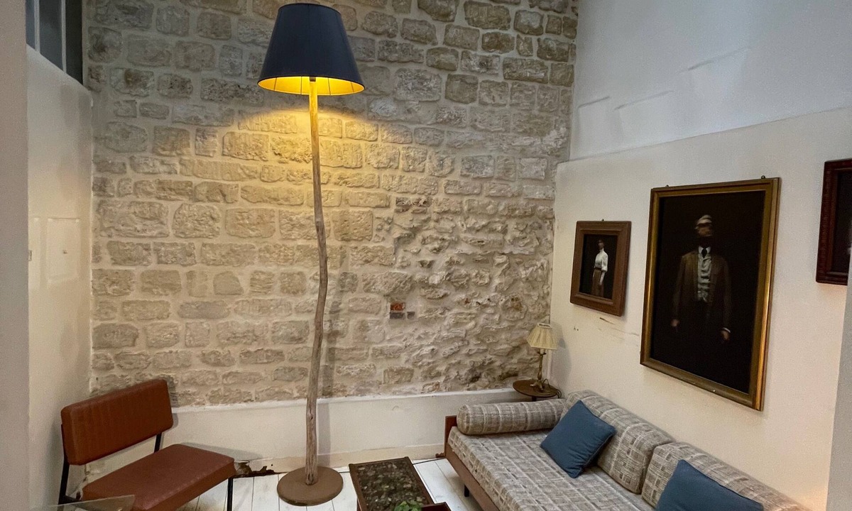 10th Arrondissement House | Maison - Atelier Dartiste au Cœur de Paris à Deux pas du Canal Saint Martin