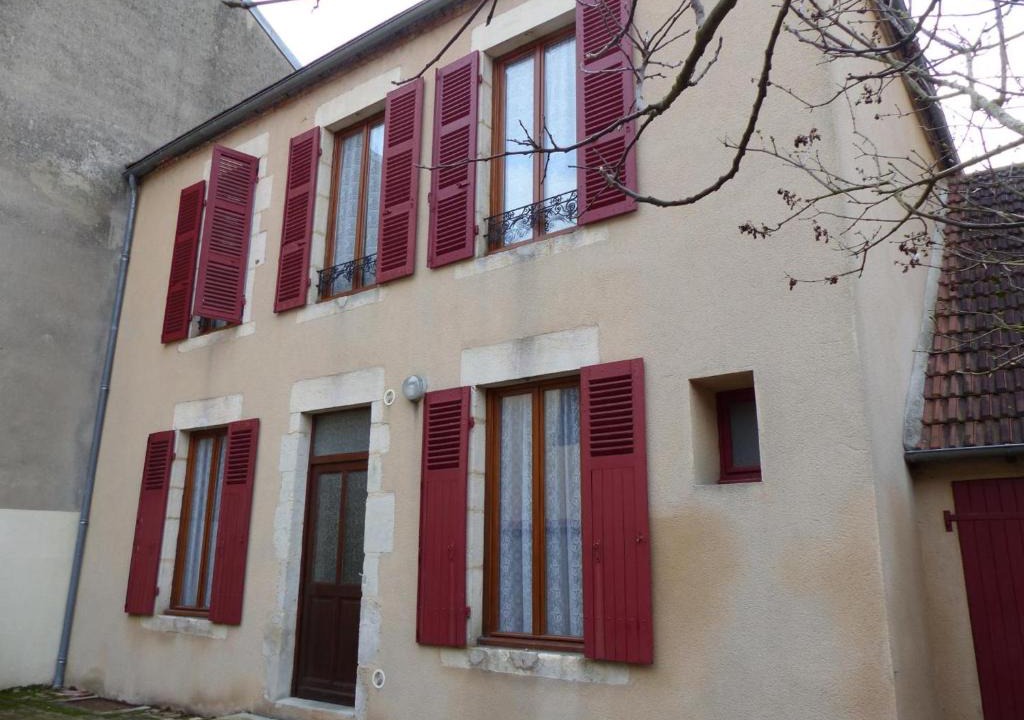 Saint-Germain-des-Fosses House | Maison avec Cour, 4 Chambres, Parking, Proche Commerces et Loisirs à 8km de Vichy - FR-1-489-248