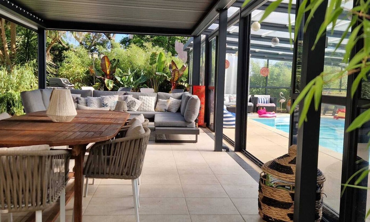 Locmaria-Grand-Champ House | Maison Avec Piscine Couverte et Chauffée et Pergola Bioclimatique de 30m²