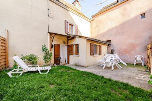 Bourgs-sur-Colagne House | Maison avec jardin