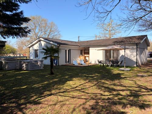 Merignac Apartment | Maison avec piscine, idéale pour les vacances & séjours professionnels