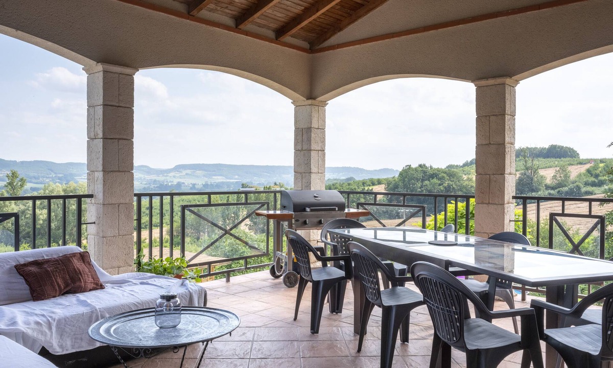 Trentels House | Maison Avec vue Panoramique sur la Vallée du lot , Piscine et spa