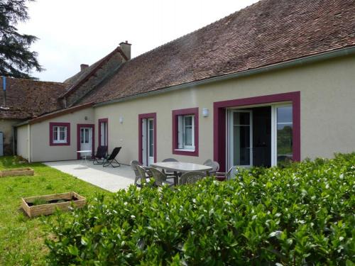 Monetay-sur-Loire House | Maison bourbonnaise rénovée avec terrasse, Wifi et parking - FR-1-489-107