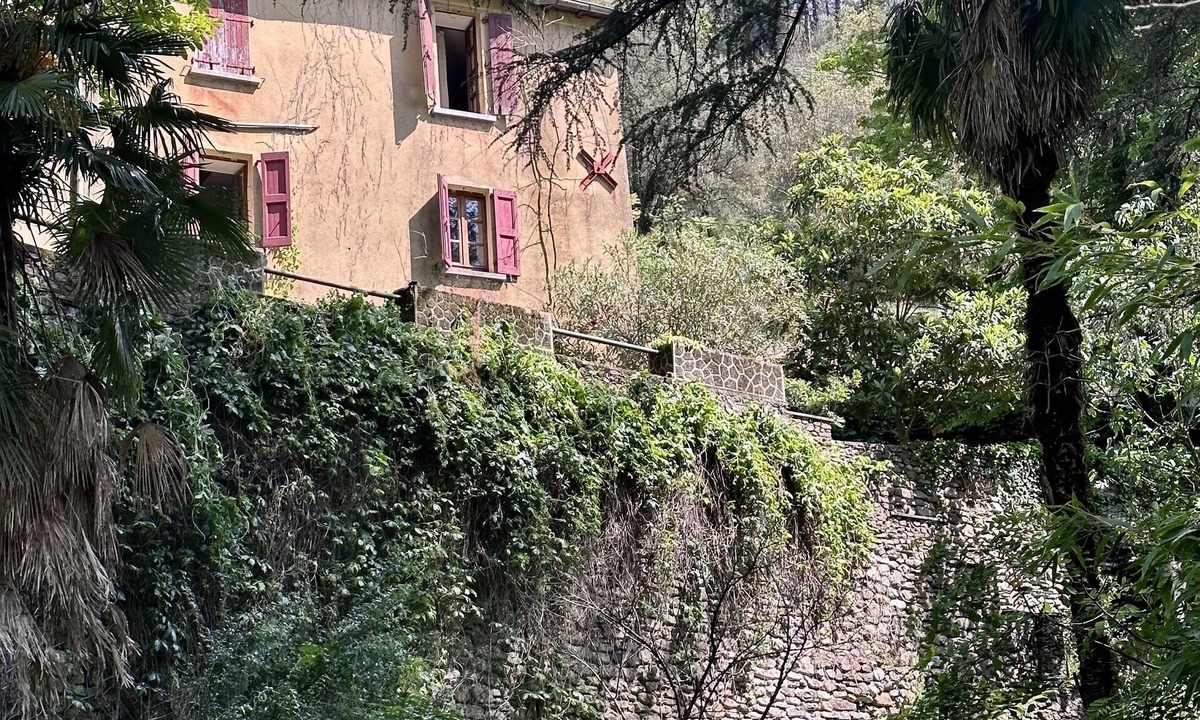 Navas House | Maison Bourgeoise Cévenole Bord de Rivière, Piscine Naturelle en bas du Jardin