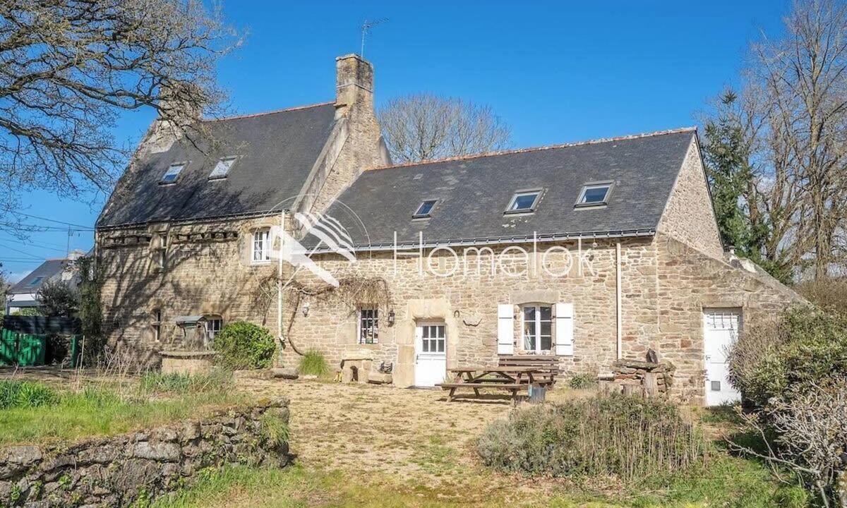 Inzinzac-Lochrist House | Maison bretonne de 1600 : Authenticité & Sérénité
