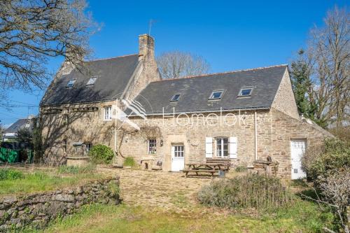 Inzinzac-Lochrist House | Maison bretonne de 1600 Authenticité & Sérénité