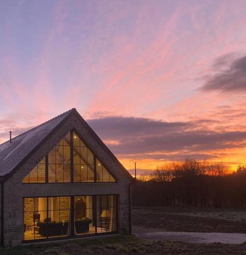 Malguenac House | Maison Bretonne Rénovée, Gîte Les Oiseaux du Paradis