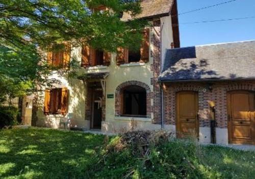 Cezy House | Maison chaleureuse à Cézy avec jardin clôturé