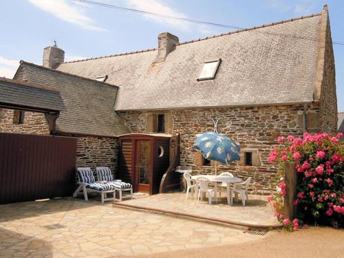 Tredrez-Locquemeau House | Maison charmante à Trédrez-Locquémeau avec jardin et terrasse