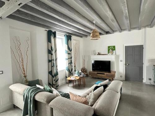Saint-Eloy-de-Gy House | Maison contemporaine avec piscine et jardin, proche de Bourges - FR-1-586-43