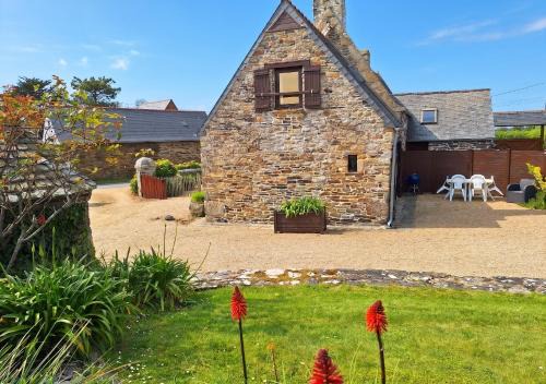 Tredrez-Locquemeau House | Maison conviviale avec jardin près de Trédrez-Locquémeau