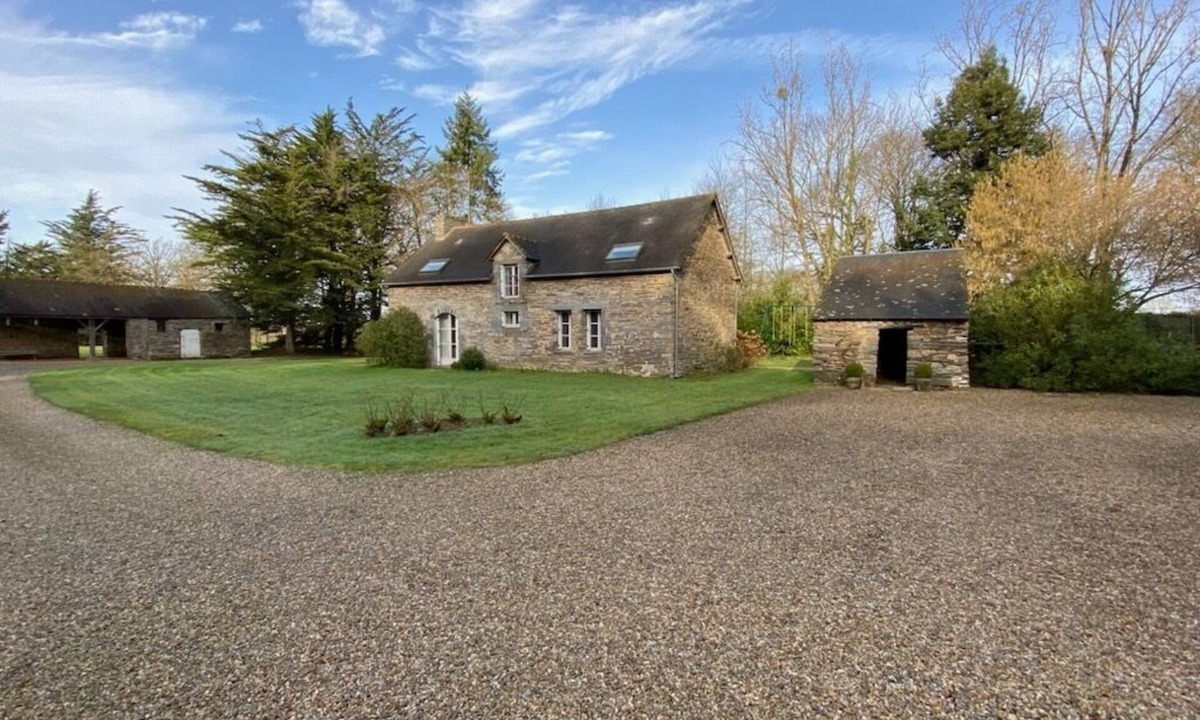 Sixt-sur-Aff House | Maison de Campagne Dans le Parc D'un Manoir du 16e Siècle