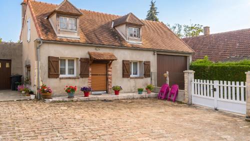 Loire - Vignobles et Nohain House | Maison de charme à Saint-Père avec cheminée cosy