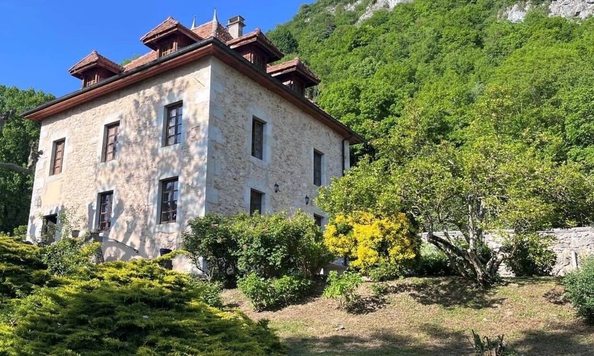 Yenne House | Maison de charme ancienne entre Lacs et Rhône