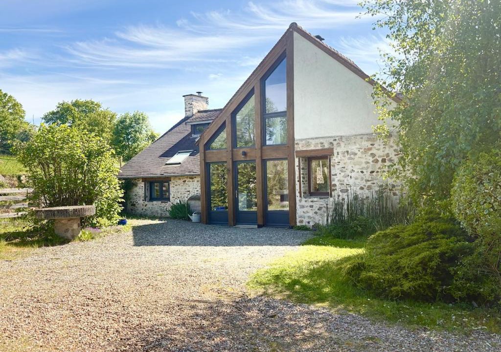 Chammes House | Maison de charme en pierre - Bord de rivière - Calme