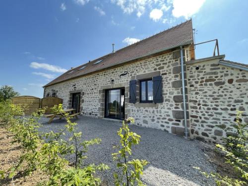 Ygrande House | Maison de ferme rénovée 18ème siècle avec piano et charme authentique - FR-1-489-433