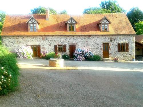Haut-Bocage House | Maison de ferme restaurée avec animaux admis, proche du Cher - FR-1-489-270