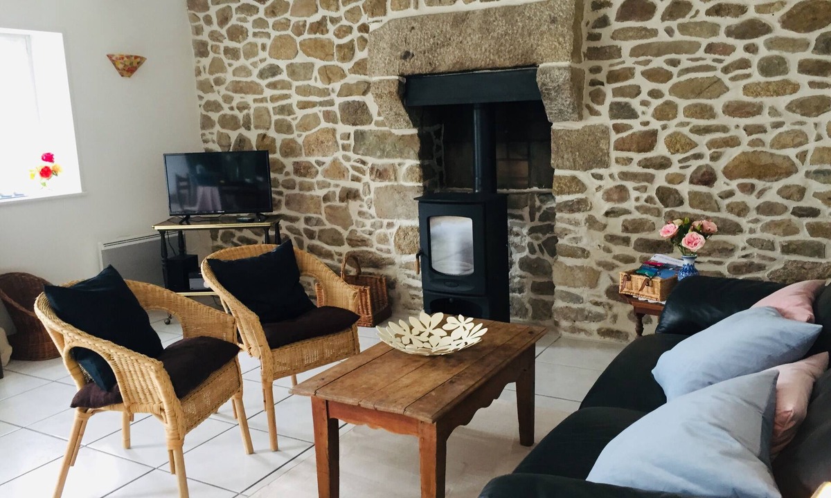 Kerlouan House | Maison de Mahé (1.8 km from the beach at Kerlouan)