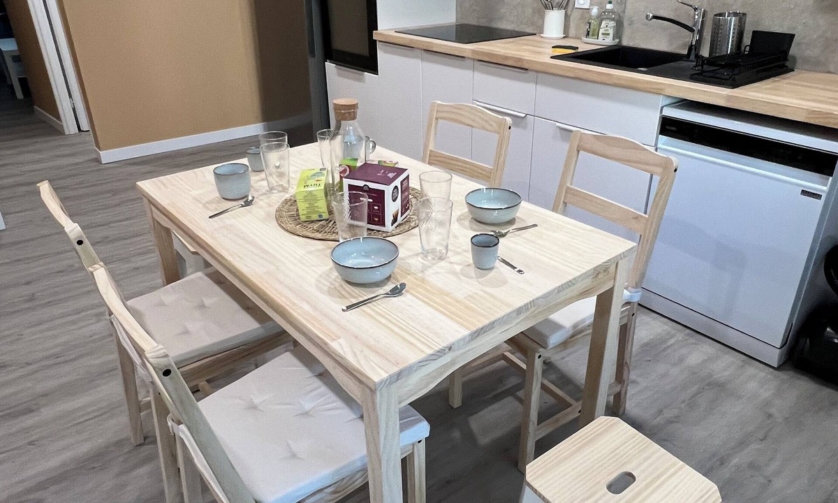 Ceyrat House | Maison des Volcans - 3 double bedrooms - 2 bathrooms - Patio - Wifi