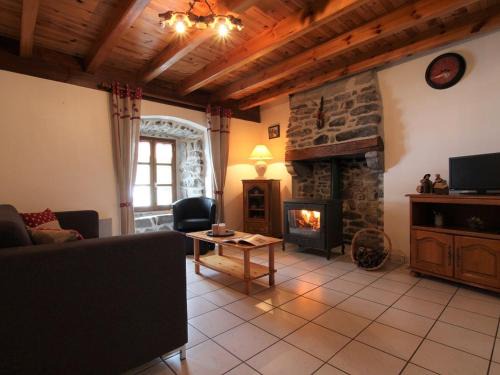 Saint-Front House | Maison en pierres avec terrain près du Massif du Mézenc, idéale pour un séjour nature en famille - FR-1-582-267