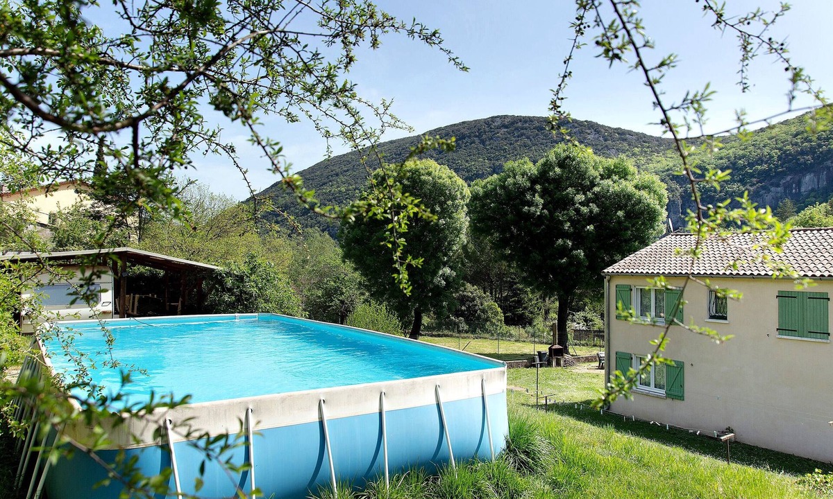 Saint-Laurent-le-Minier Apartment | “Maison De Campagne” Apartment with Mountain View, Shared Pool and Wi-Fi