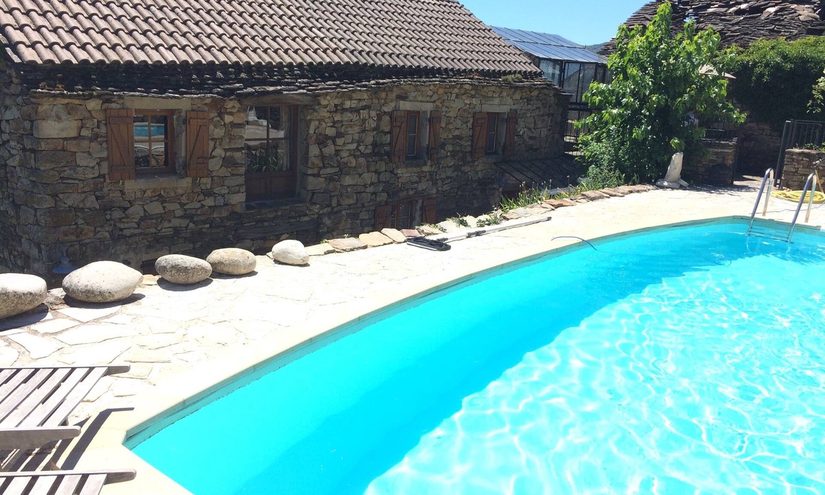 Saint-Melany House | Maison Geo 1: Gite for max 8 people with beautiful swimming pool